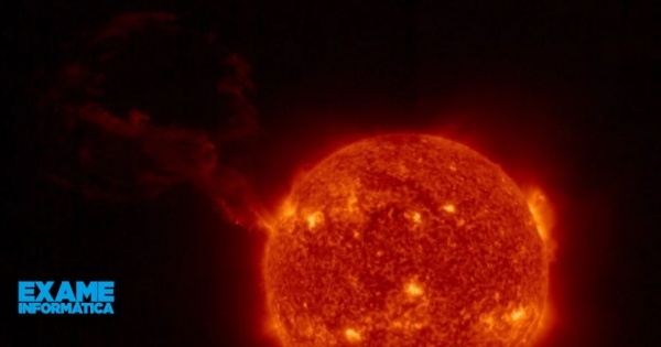 Mancha solar duplicou de tamanho em 24 horas e está apontada à Terra